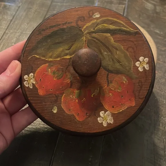 🍓Vintage Handcrafted Strawberry Wooden Lid Pottery Canister - Picture 4 of 9